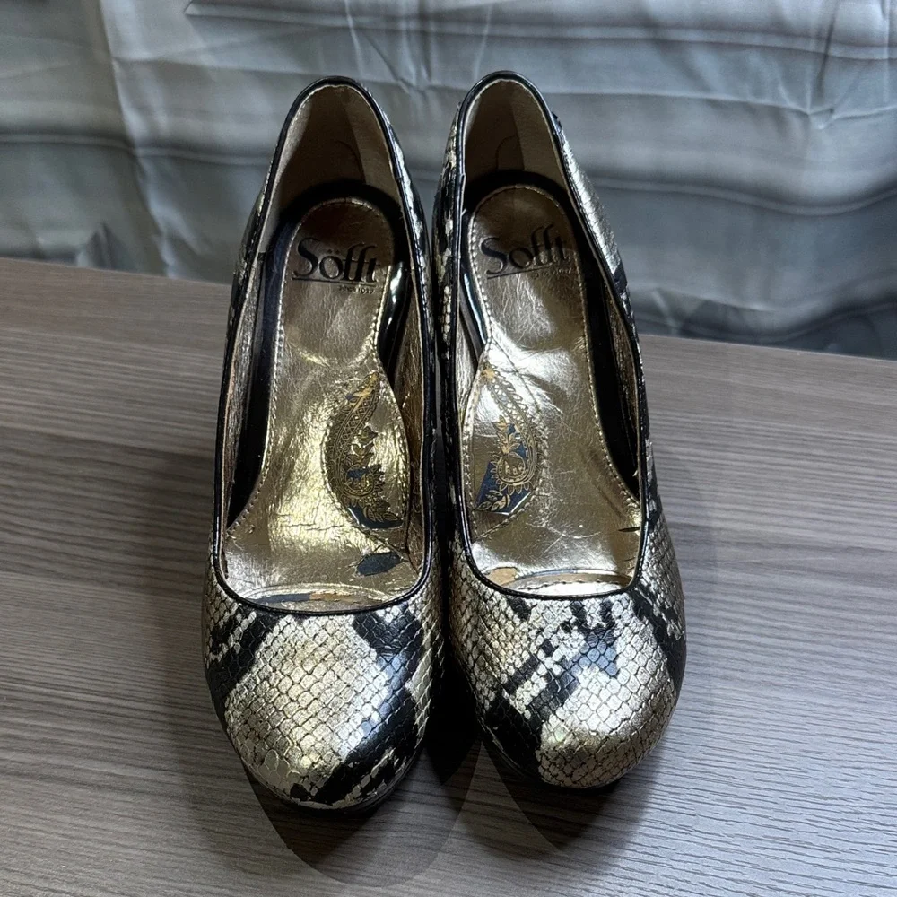 Sofft Women's Elegant Black and Gold Snake print Heels